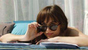 Dakota-Johnson-Persuasion-Netflix